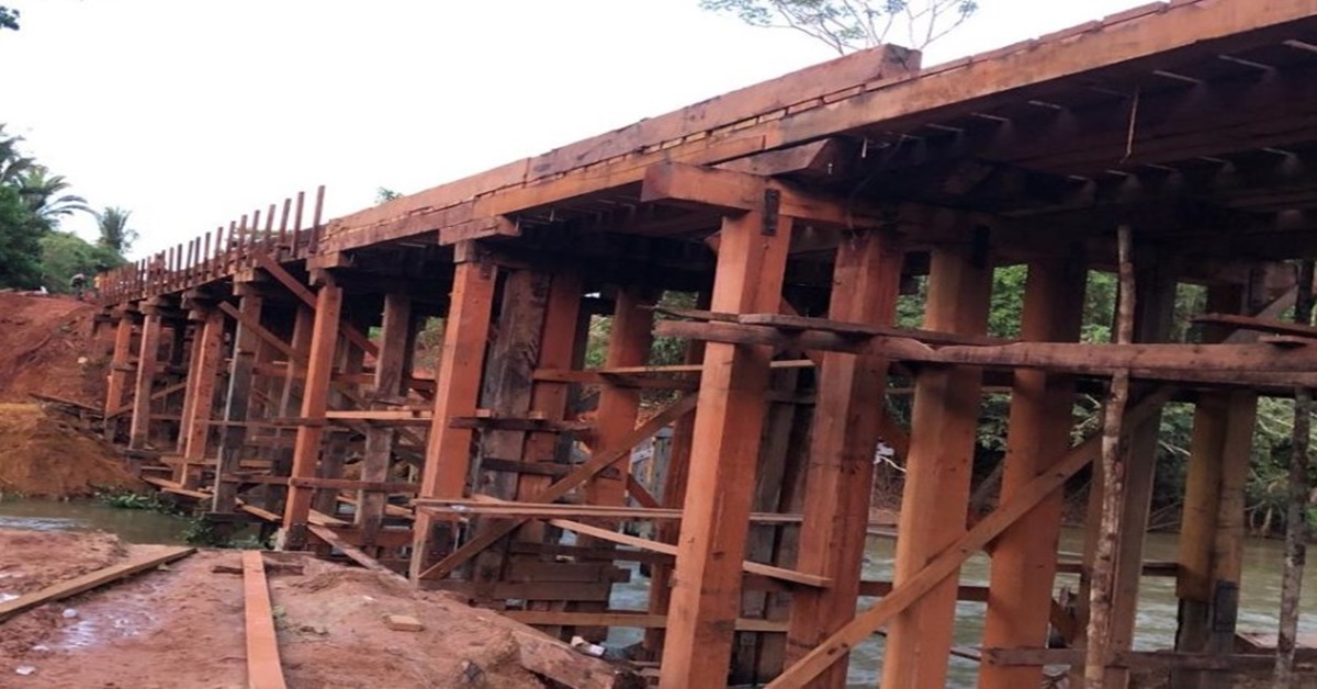 UNIÃO BANDEIRANTES: Ponte sobre o rio Contra é reconstruída e entregue à população