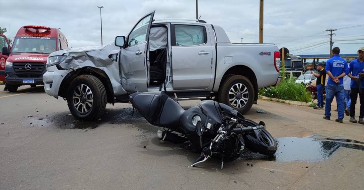 FATAL: Motociclista morre na hora ao se chocar contra caminhonete na BR-364