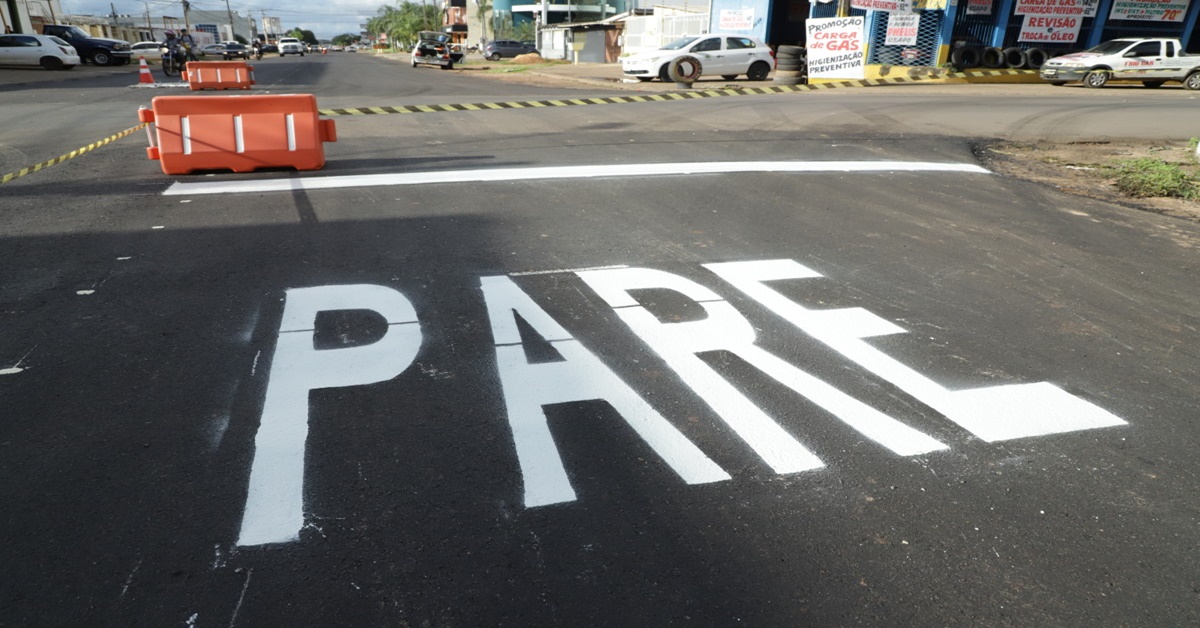 TRÂNSITO: Rua João Goulart ganha nova sinalização horizontal e vertical