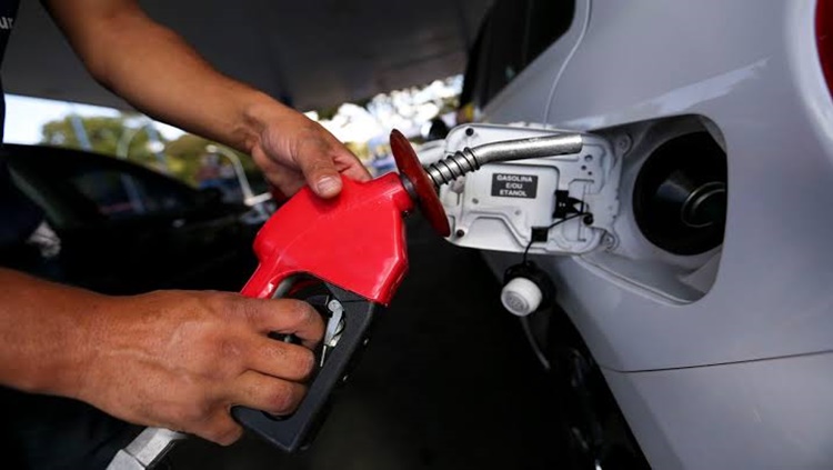 RECUO: Gasolina e diesel voltam a ter leve redução nos postos de combustíveis