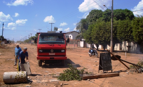 Obra interrompida na zona Leste da capital provoca tumulto e confusão em horário de pico - Confira fotos