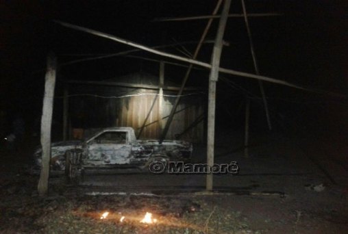 Incêndio criminoso destrói residência e veículo na área rural