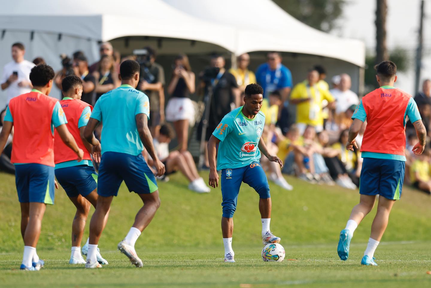 ELIMINATÓRIAS: Brasil enfrenta o Paraguai hoje (10) em busca de mais três pontos para a classificação 