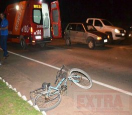 BR 364 - Mulher é hospitalizada após colisão entre carro e bicicleta