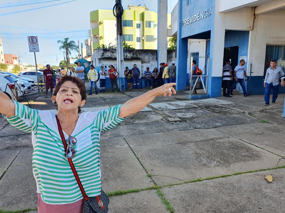 PROTESTO: “Hildon Chaves quer destruir o IPAM”, afirma servidora da prefeitura