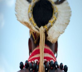 Campanha combate preconceito contra índios que usam tecnologia