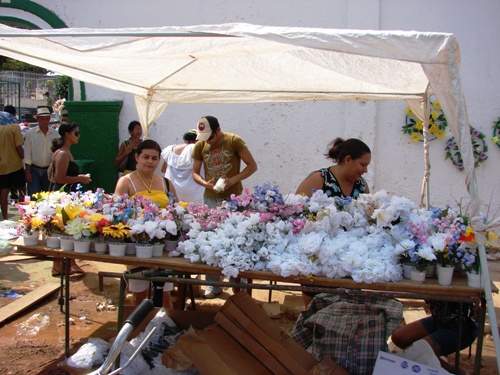  Visitantes reclamam da falta de informação em cemitérios e mais de 40 mil pessoas são esperadas nesse feriado