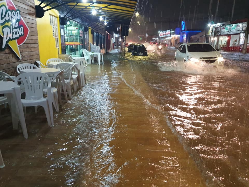 SEM SANEAMENTO: Forte chuva deixou rastro de prejuízos e sofrimentos em Porto Velho