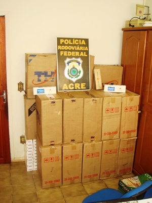 Polícia apreende quase 1000 pacotes de cigarros contrabandeados - Foto    