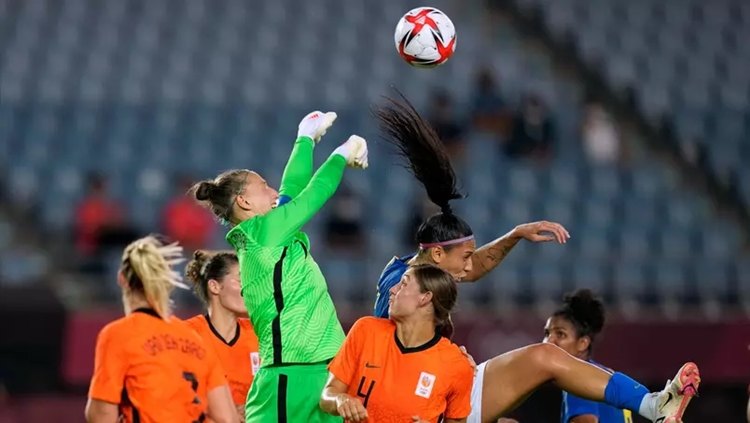 FUTEBOL FEMININO: Brasil empata com a Holanda e fica perto da classificação