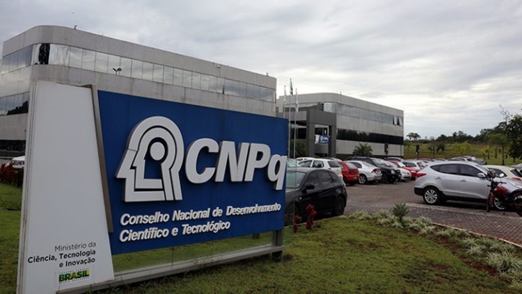 APAGÃO: Servidor do CNPQ queima e milhares de dados acadêmicos são perdidos