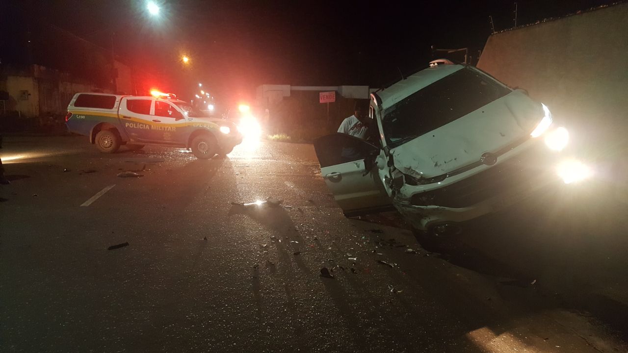 IMPRUDÊNCIA: PM é preso embriagado após grave acidente com capotamento de dois carros