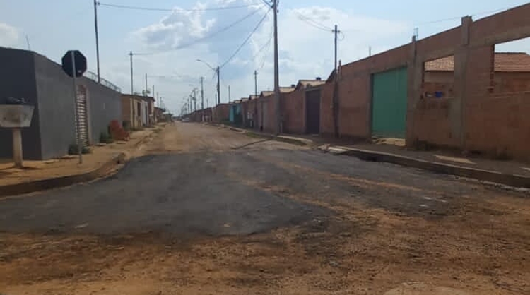 TAPA BURACO: Vereador Paulo Tico é atendido e residencial Cristal da Calama recebe serviço 