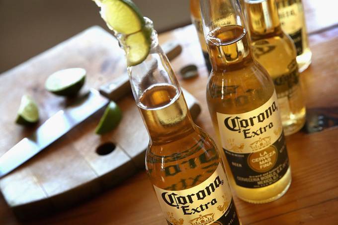 GUERRA DAS BREJAS: Bud, Colorado, Corona e Stella: a avalanche da Ambev contra a Heineken