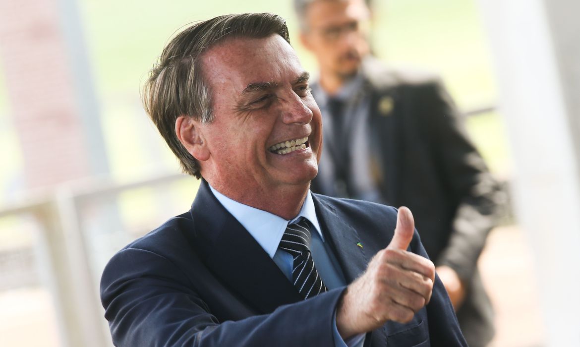 FERIADÃO: Presidente Jair Bolsonaro passa o carnaval em base no Guarujá