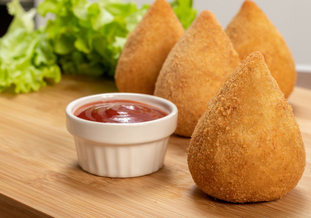 LANCHE: Aprenda a fazer uma deliciosa coxinha sequinha e crocante