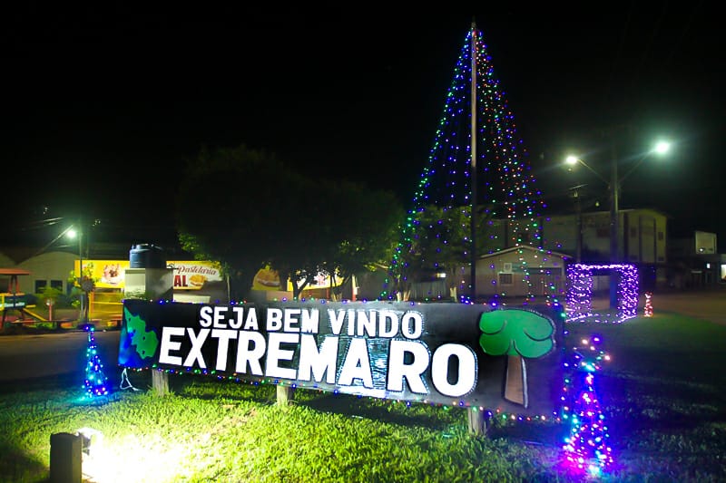 EXTREMA: Amigos se juntam e montam decoração natalina em distrito de Porto Velho