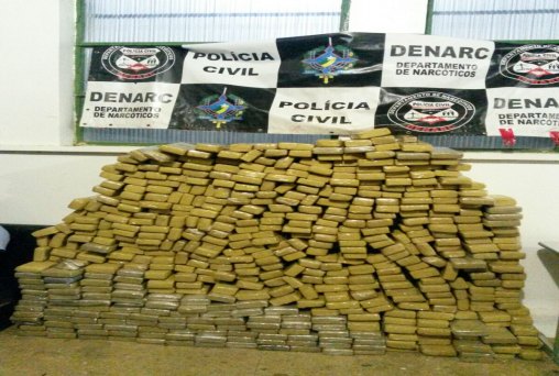 DENARC apreende quase meia tonelada de maconha e prende dois suspeitos