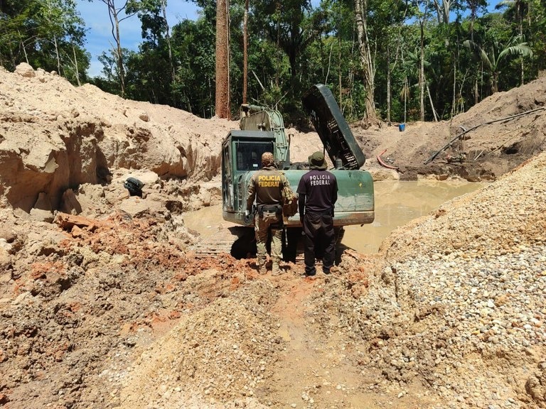 COMBATE AO CRIME: PF desmonta garimpo ilegal em terra indígena de Rondônia e prende cinco pessoas