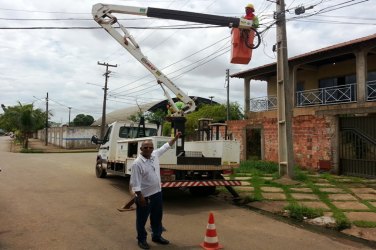 Pedro da ASCRON consegue iluminação para o bairro Pedacinho de Chão