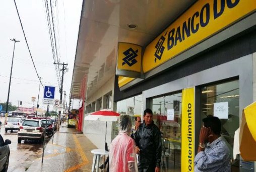 Bandidos arrombam caixa eletrônico em agência do Banco do Brasil