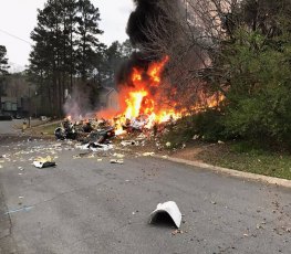 Avião cai em casa em Atlanta, nos EUA