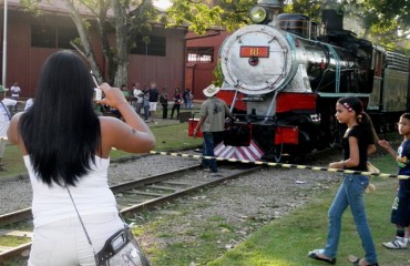 CENTENÁRIO EFMM - Milhares de pessoas comparecem à festa em memória à lendária ferrovia – Fotos