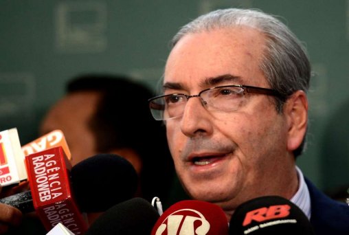 Eduardo Cunha anuncia criação de CPI da Fifa na Câmara