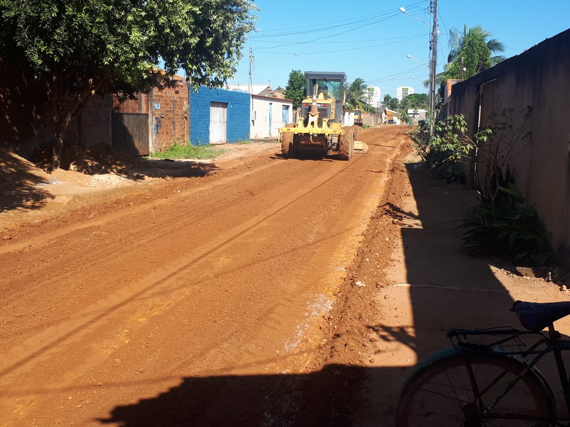 LIMPEZA E ENCASCALHAMENTO: Ruas do Bairro Aponiã recebem melhorias a pedido do Vereador Pastor Sandro