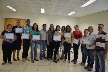 Merendeiras da Rede Municipal recebem certificados de curso de panificação