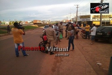 Cadeirante tenta suicídio se jogando na frente de veículos 