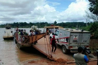 Homem morre em acidente na balsa de Itapuã
