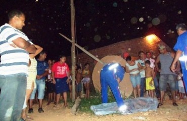 TRÁGICO - Homem morre eletrocutado em poste clandestino na zona Leste - FOTOS E VÍDEO