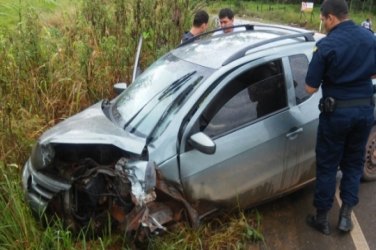 Derramamento de óleo causa acidentes na curva da linha 40