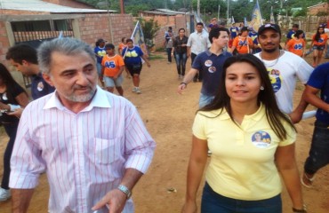 ELEIÇÕES 2012 - Mariana Carvalho e Hermínio Coelho pedem voto no Aponiã