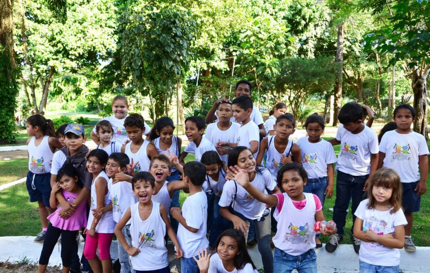 Crianças participam de atividades no Parque Botânico