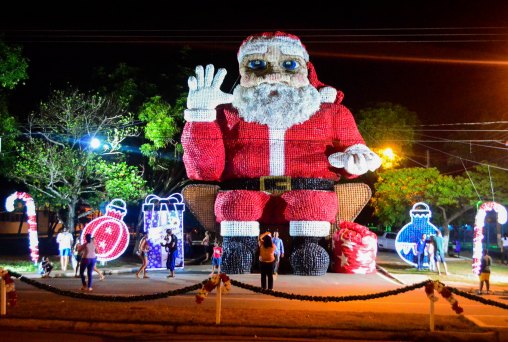 Prefeitura inicia a retirada da decoração de Natal 