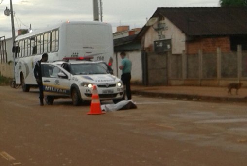 Andarilho morre atropelado por ônibus na zona Leste