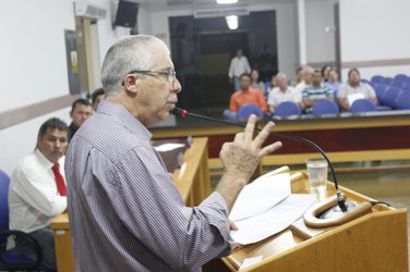 Prefeito de Cerejeiras participa da última sessão do legislativo e usa a tribuna para fazer agradecimentos e destaca investimentos