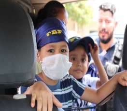 PRF-RO realiza campanha 'Policiais Contra o Câncer Infantil'