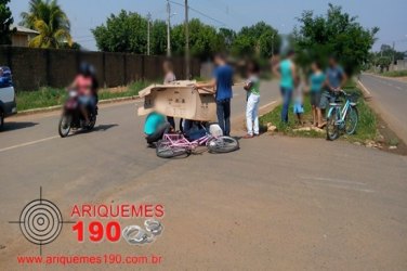 Idosa sofre fratura exposta após acidente de trânsito entre bicicleta e motocicleta