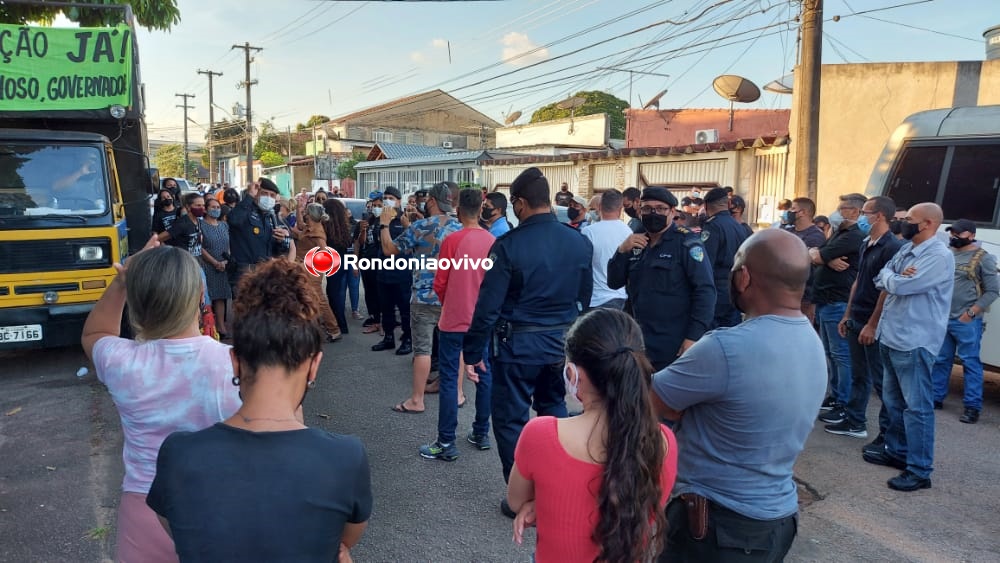 VÍDEO: Mulheres de PMs se mobilizam na frente do 1ª Batalhão da Polícia