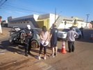 CRUZAMENTO PERIGOSO – Novo acidente envolve taxista e deixa pessoa com suspeita de fratura na coluna