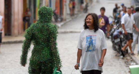 Palco Giratório desenvolve intervenção urbana ‘Experimentos Gramíneos’