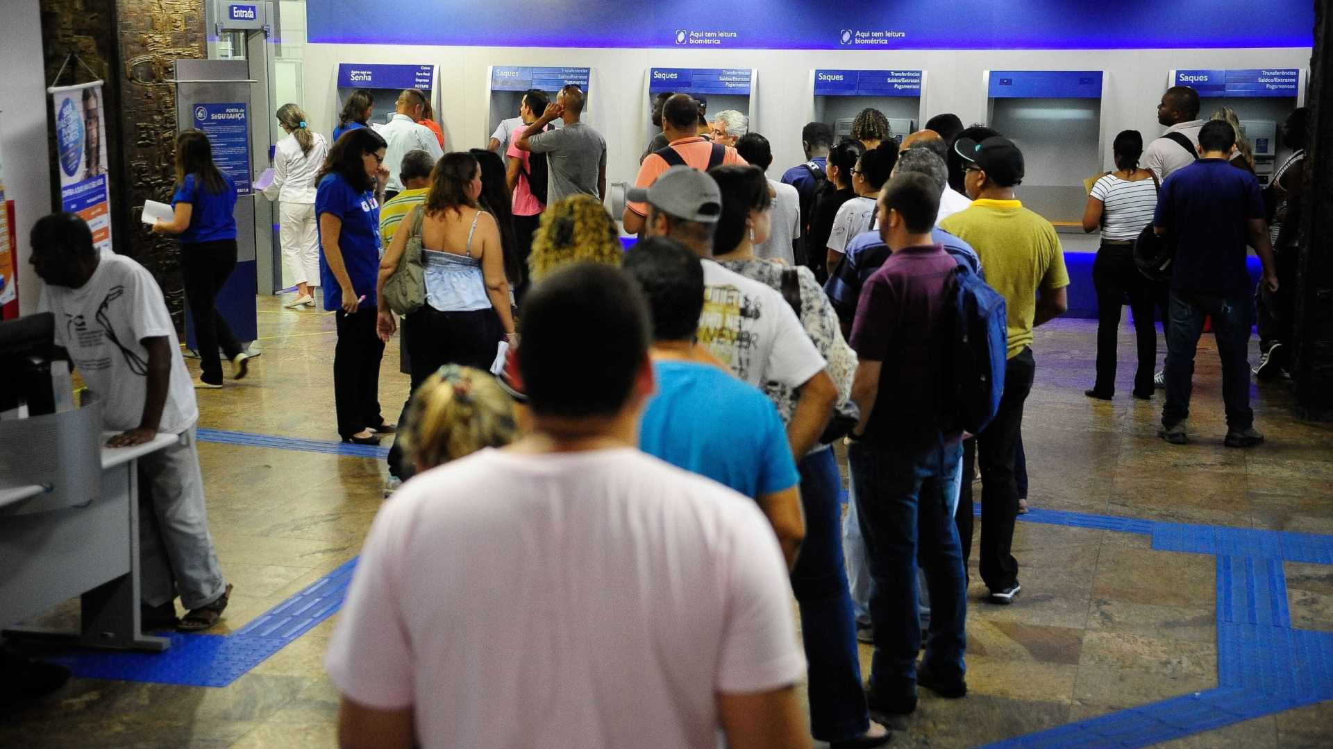 BENEFÍCIO: Aposentados em atividade podem sacar FGTS mensalmente; entenda