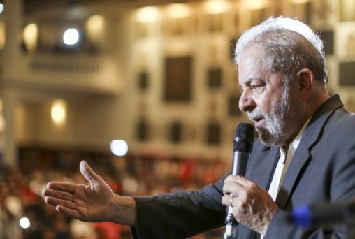 Ex-presidente Lula presta depoimento à PGR em Brasília