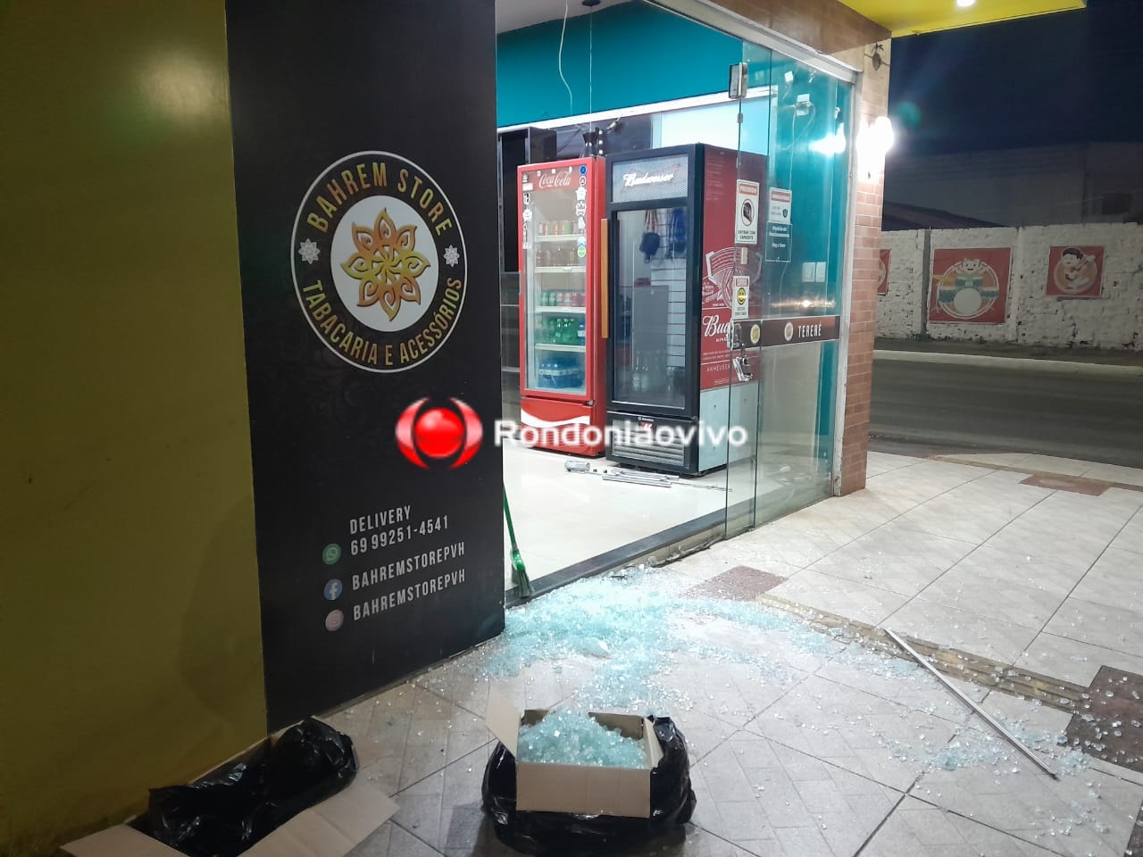 ARRASTÃO: Criminoso que quebra porta de tabacaria e furta várias mercadorias 