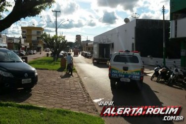 Colisão entre duas motocicletas deixa uma pessoa ferida