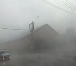 TEMPORAL: Forte chuva com ventania atinge Porto Velho