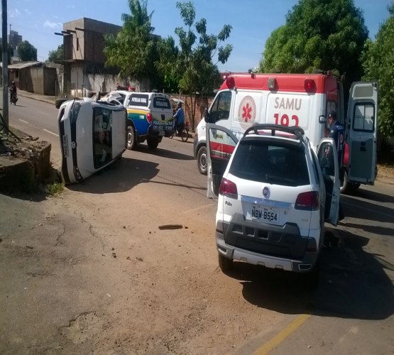 CAPOTOU - Carro oficial se envolve em acidente na 7 de Setembro